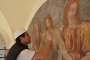 Restauro Emanuele Ioppolo, restauro conservativo della lunetta dipinta a fresco sotto i portici di palazzo dei Priori